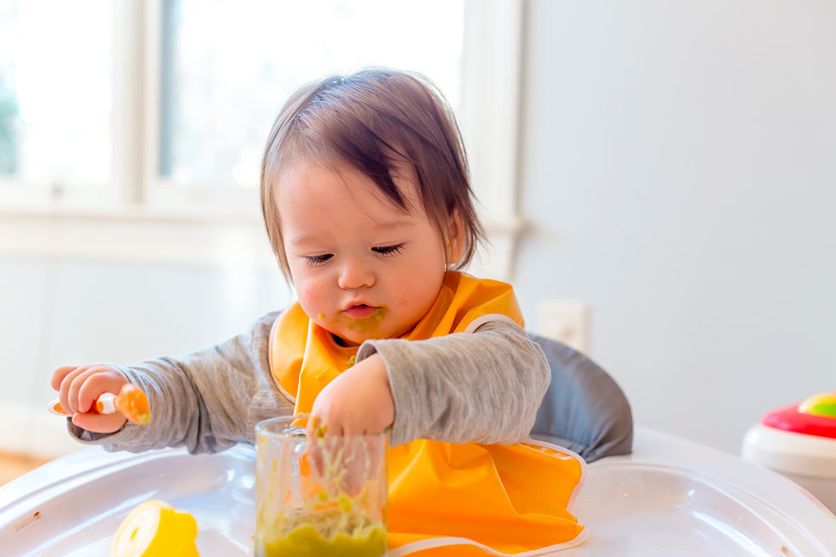 Bébé ne mange pas proprement