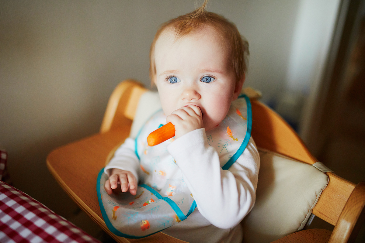 bébé ne mange pas proprement